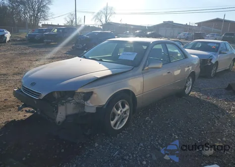 2001 Lexus Es 300 z USA, uszkodzony, nr VIN JT8BF28G110335644